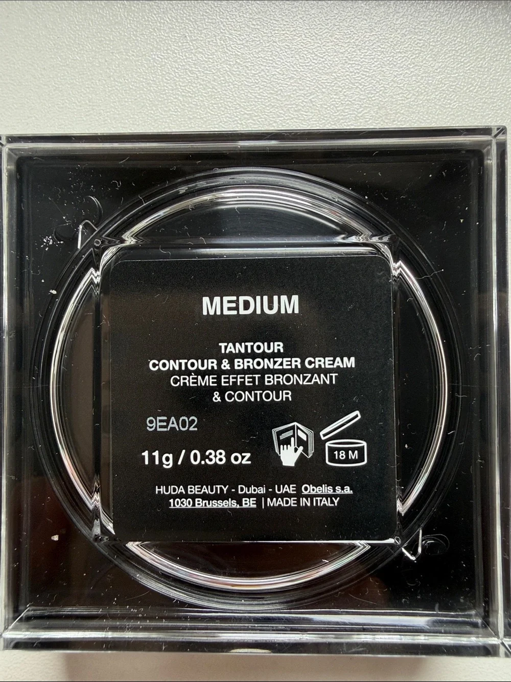 HUDA BEAUTY cream bronzer